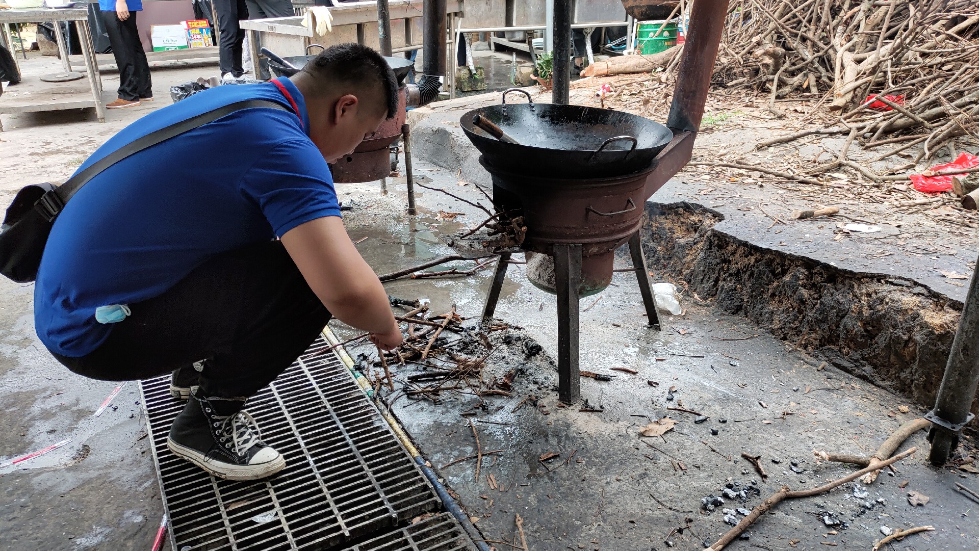 松湖騎行，穿樹飛花；農(nóng)家休閑，擁抱自然